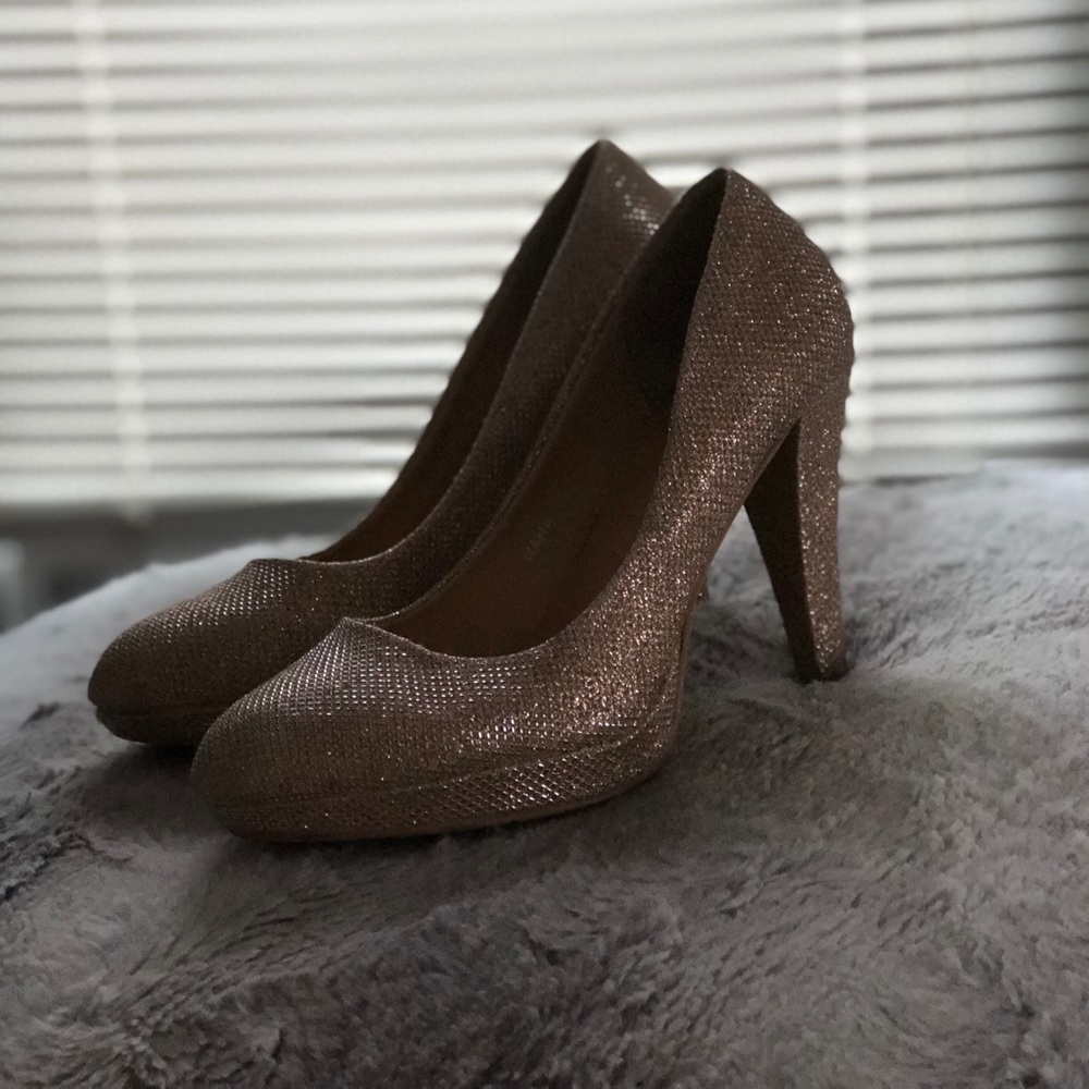 Shiny Rose Gold Heels w/ Round Toe